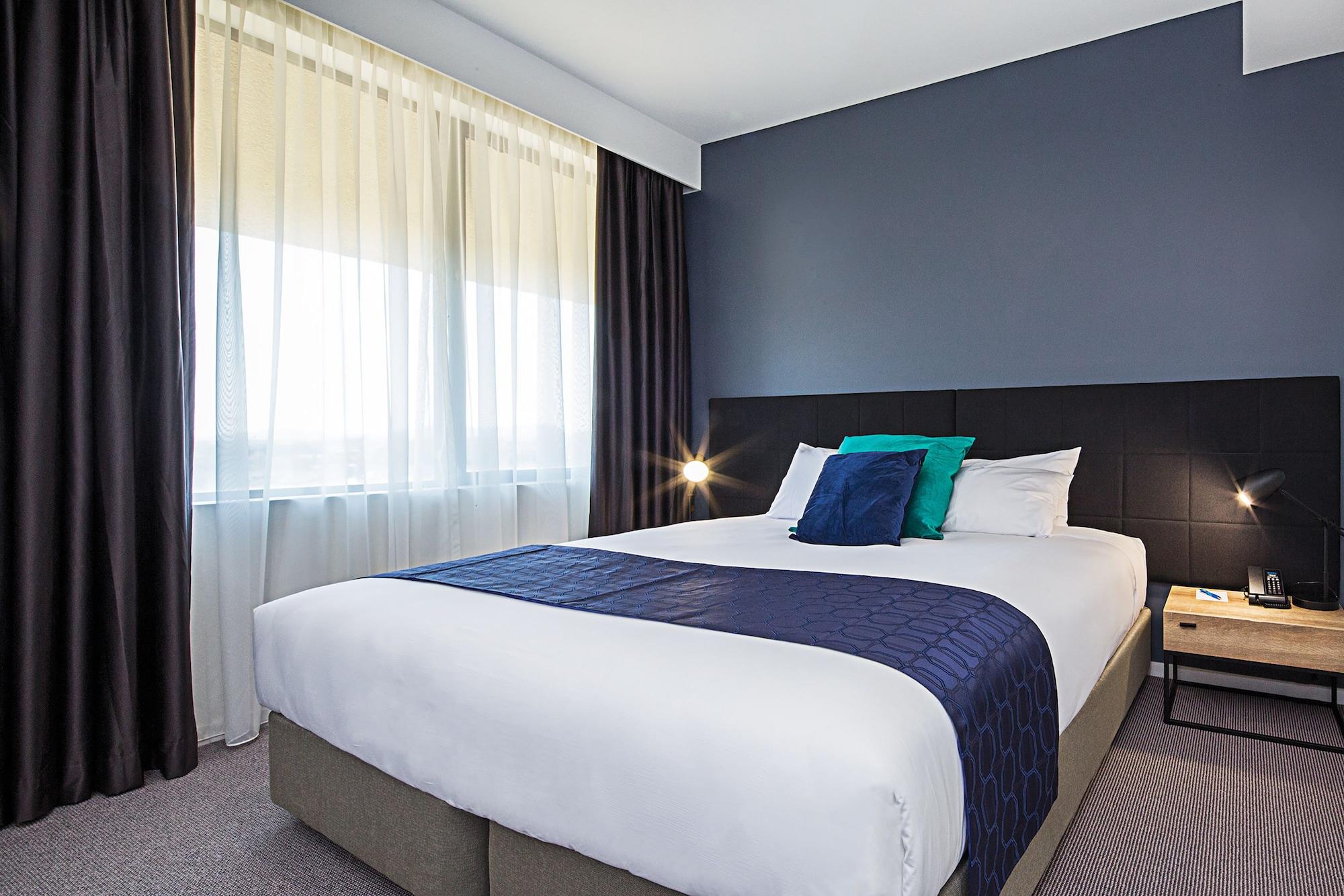 Mantra Macarthur Hotel Канберра Экстерьер фото