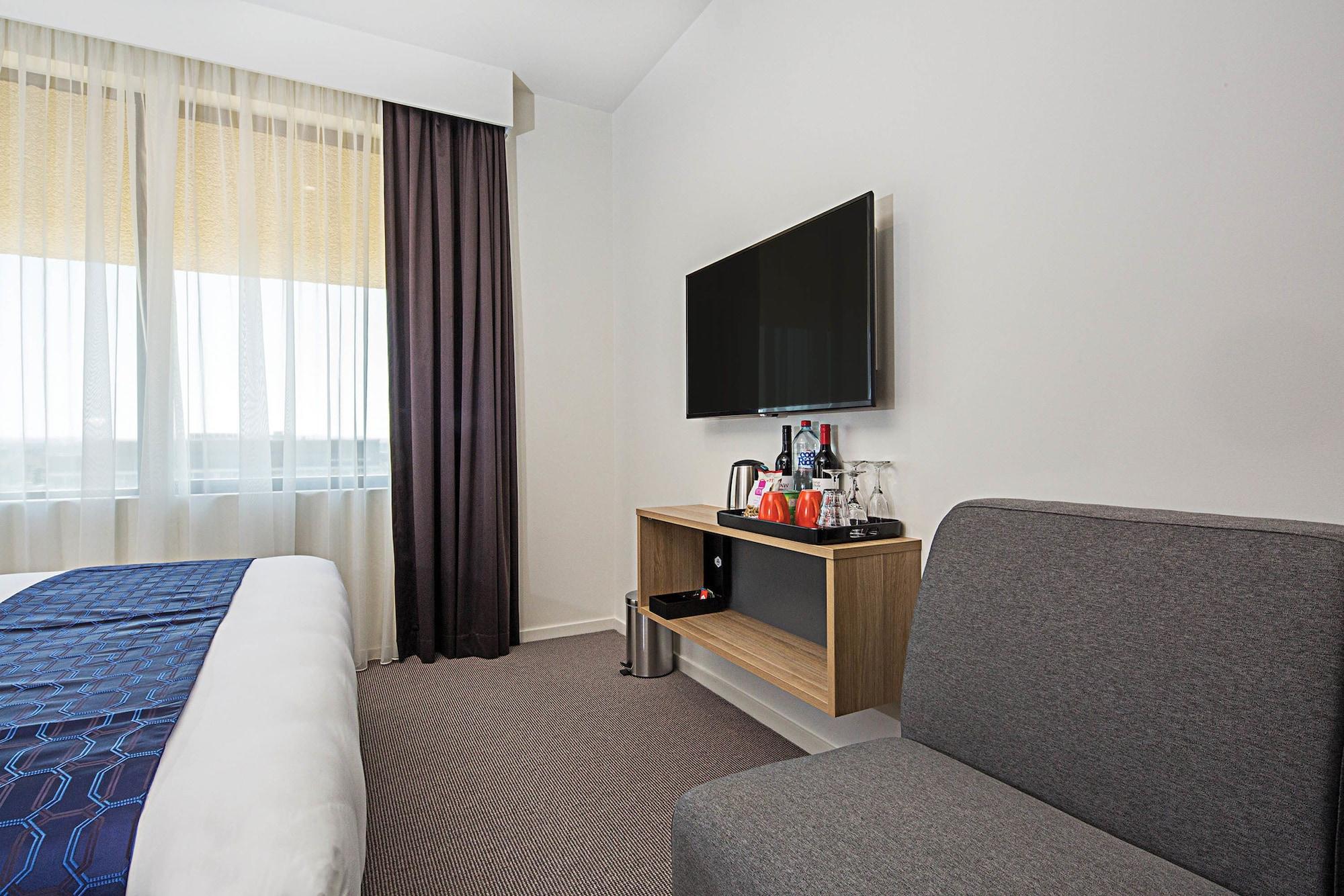 Mantra Macarthur Hotel Канберра Экстерьер фото