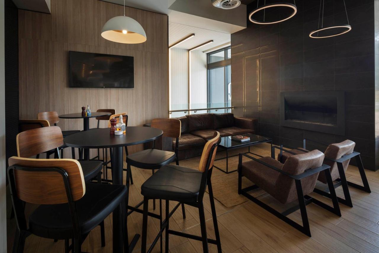 Mantra Macarthur Hotel Канберра Экстерьер фото